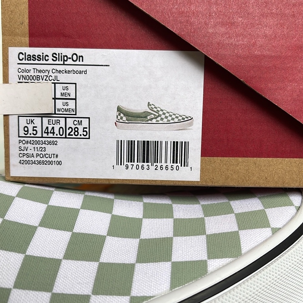 Vans Men’s Classic Slip-On Color Theory Checkerboard
VN000BVZCJL
Sneakers - Picture 2 of 16